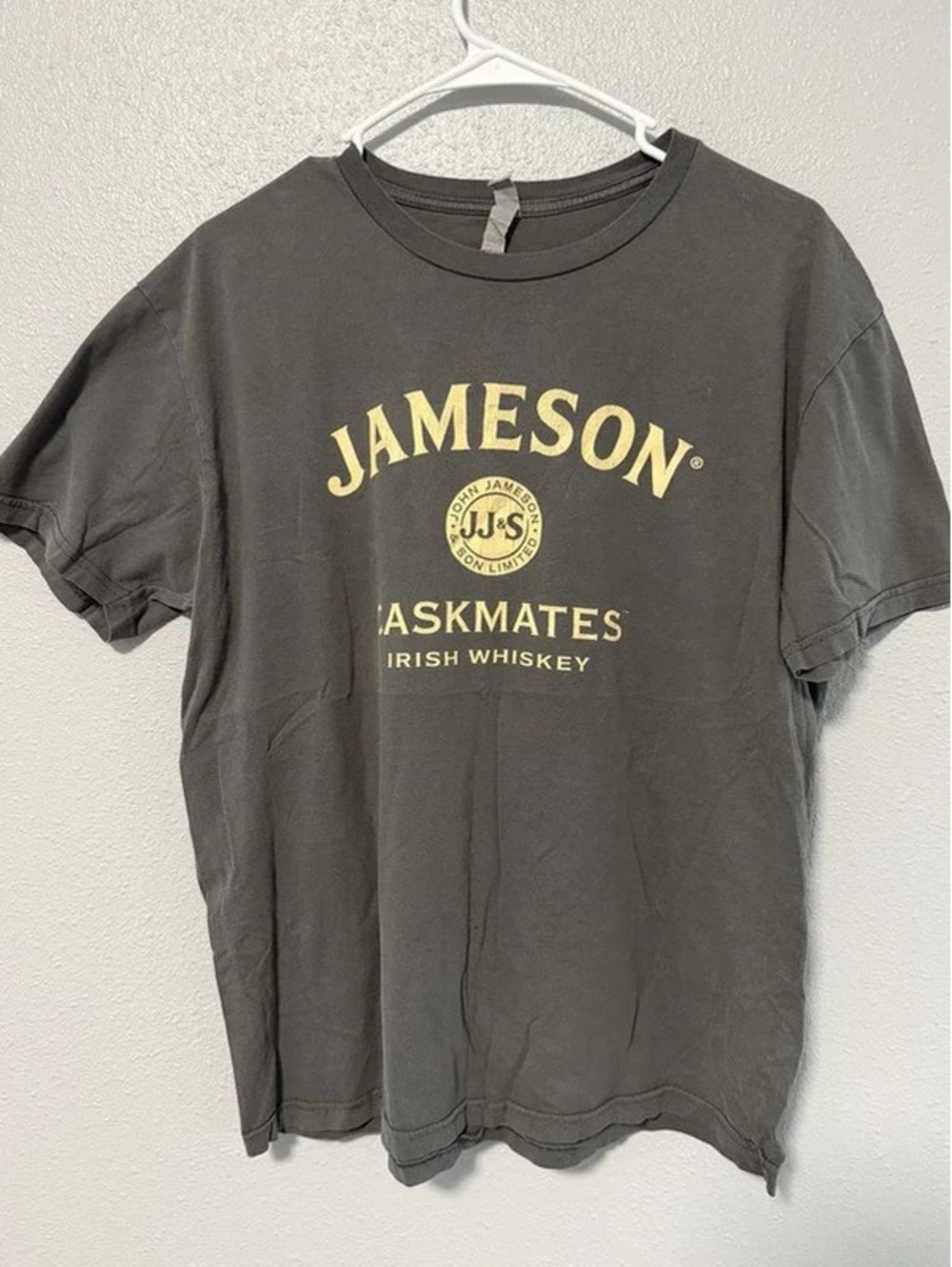 6056 Jameson Caskmates Gray Graphic T Shirt Size Medium
